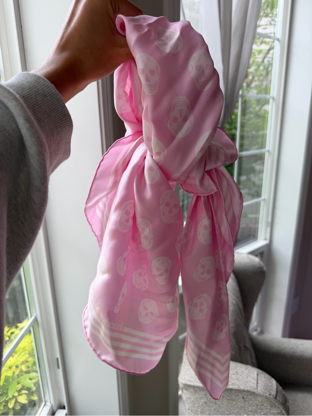 小物 Alexander McQueen Silk Scarf Pink Alexander McQueen Pink Skull-Print Silk Scarf - Gem